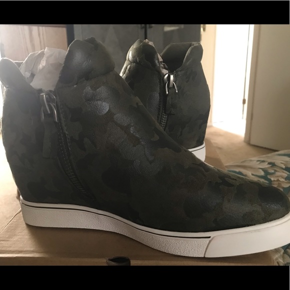 Sugar Glorify Olive Camo Hidden Wedge Sneakers - Picture 2 of 7